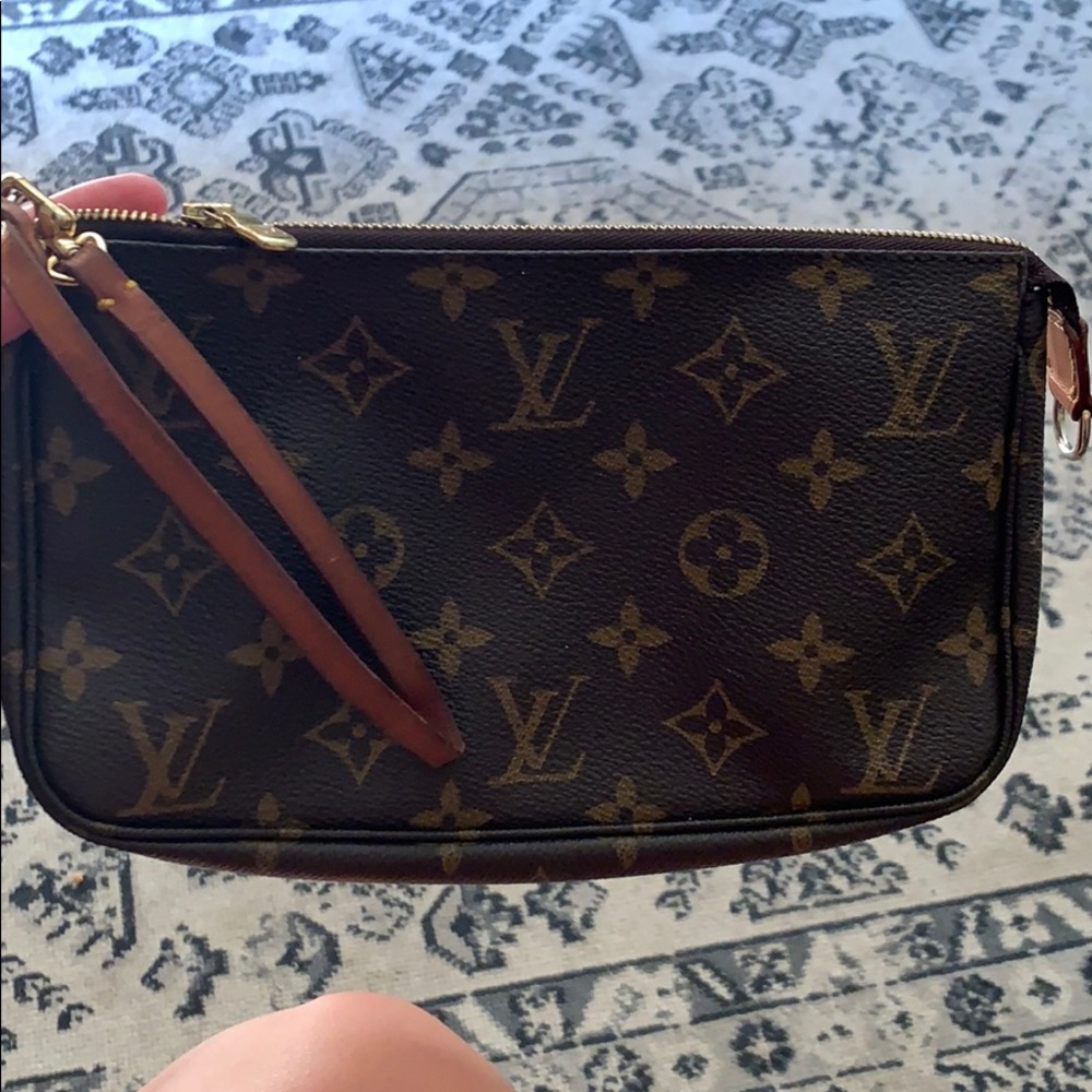Louis Vuitton pochette